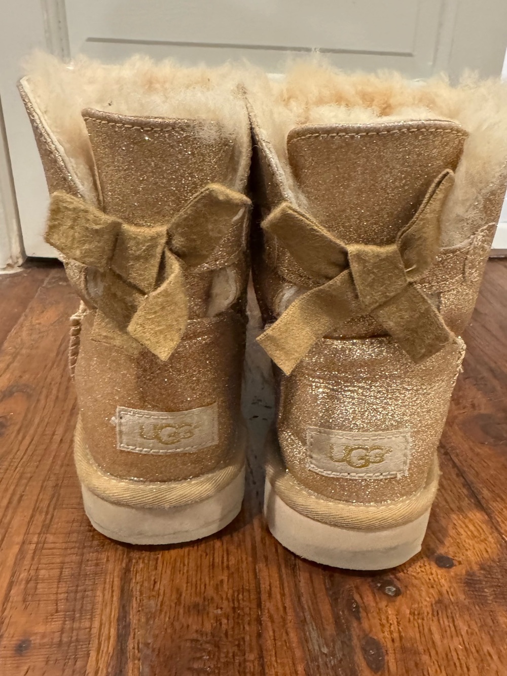 UGG Women’s sz 7 Sparkle Short Boot - Gold Glitter- bow in back - Picture 5 of 10